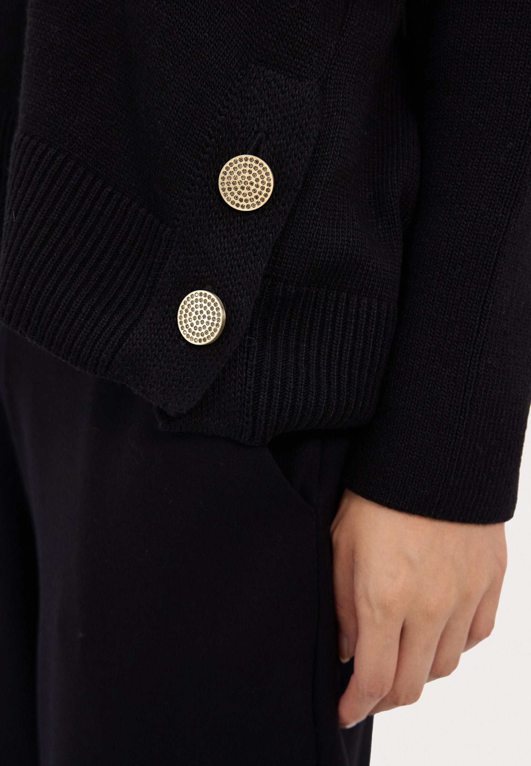 PULLOVER Media 6