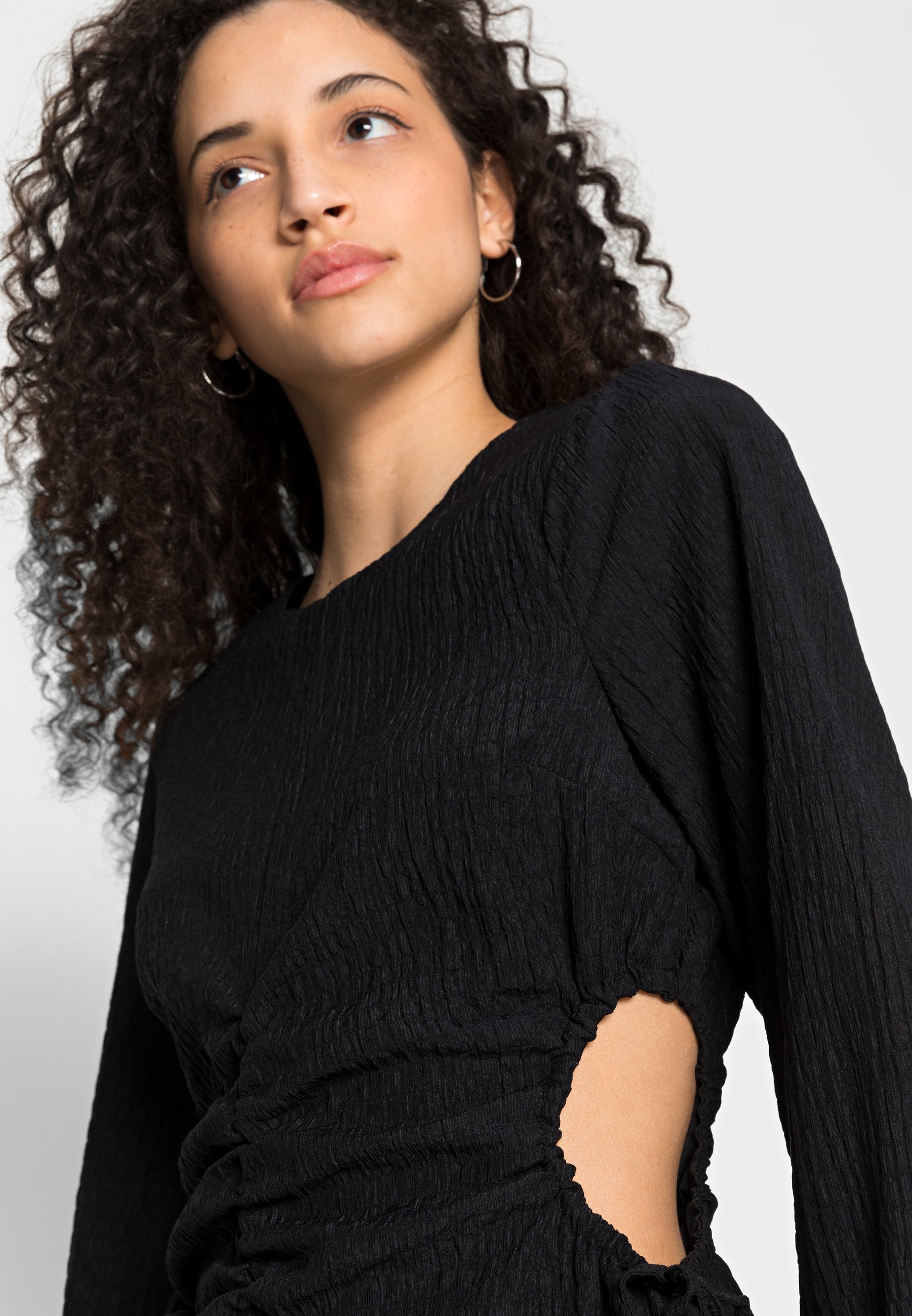 Nly by Nelly STRUCTURED CUT OUT DRESS