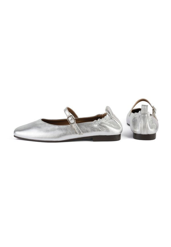 L37 LUXE STRIDES
