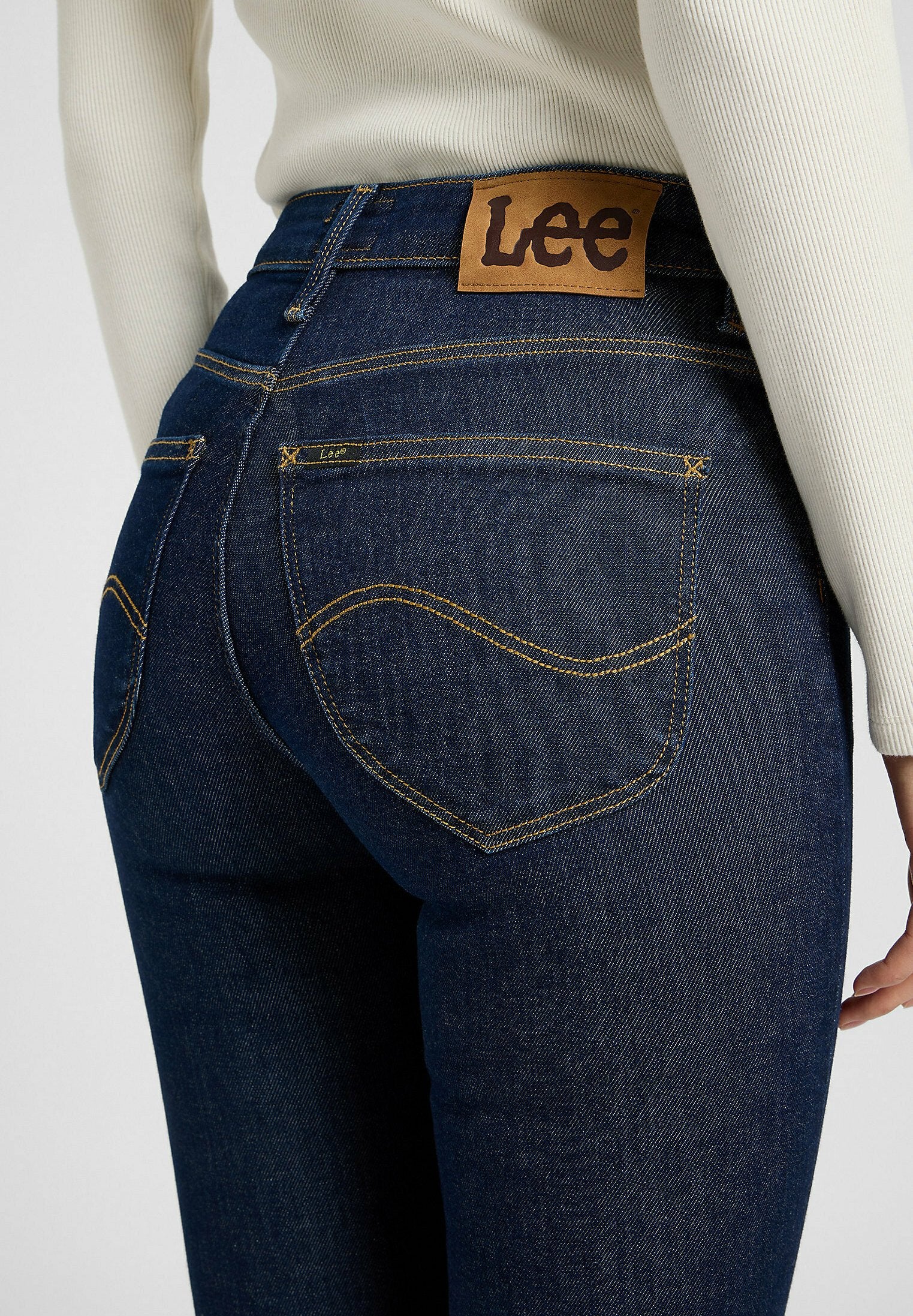 Lee SCARLETT HIGH