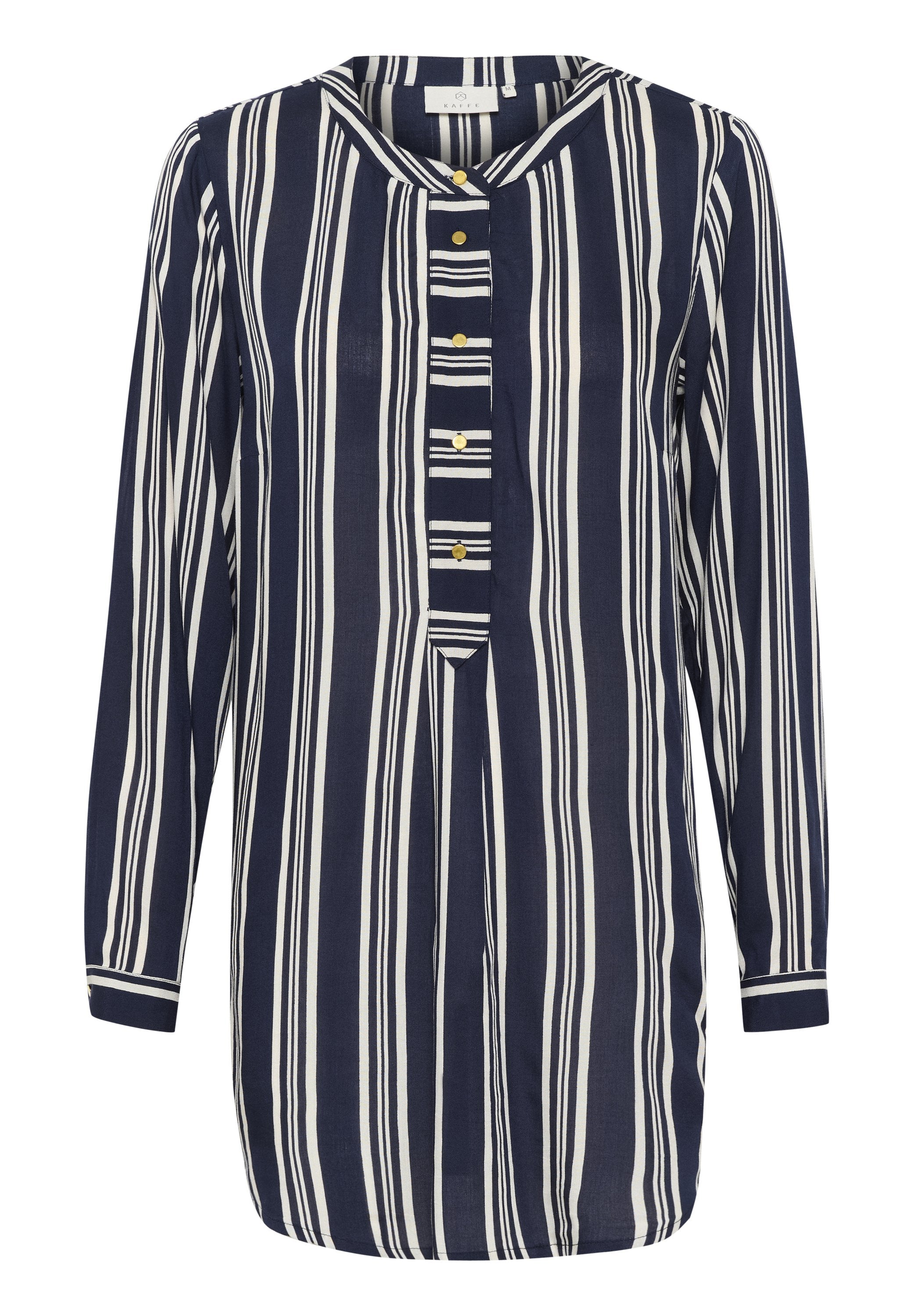 Marineblaue Bluse mit langen Ärmeln, vertikalen weißen Streifen, Knopfleiste und rundem Ausschnitt. Leichter Stoff mit lockerer Passform.