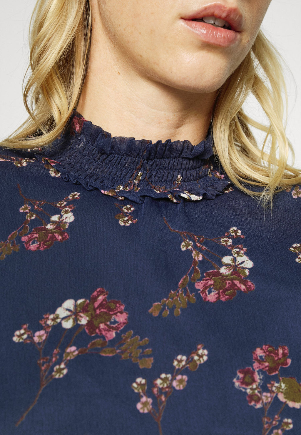 Vero Moda Tall VMCHIFFA HIGH NECK BLOUSE
