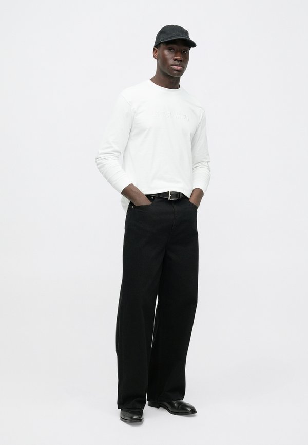 Essential Collective EMBROIDERED LONG SLEEVE