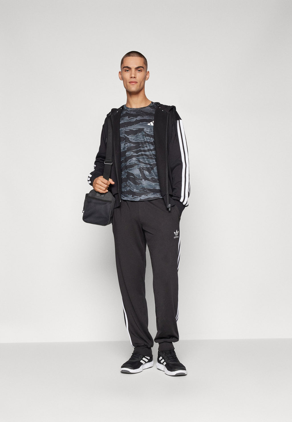 adidas Sportswear ESSENTIALS THREE STRIPES FLEECE