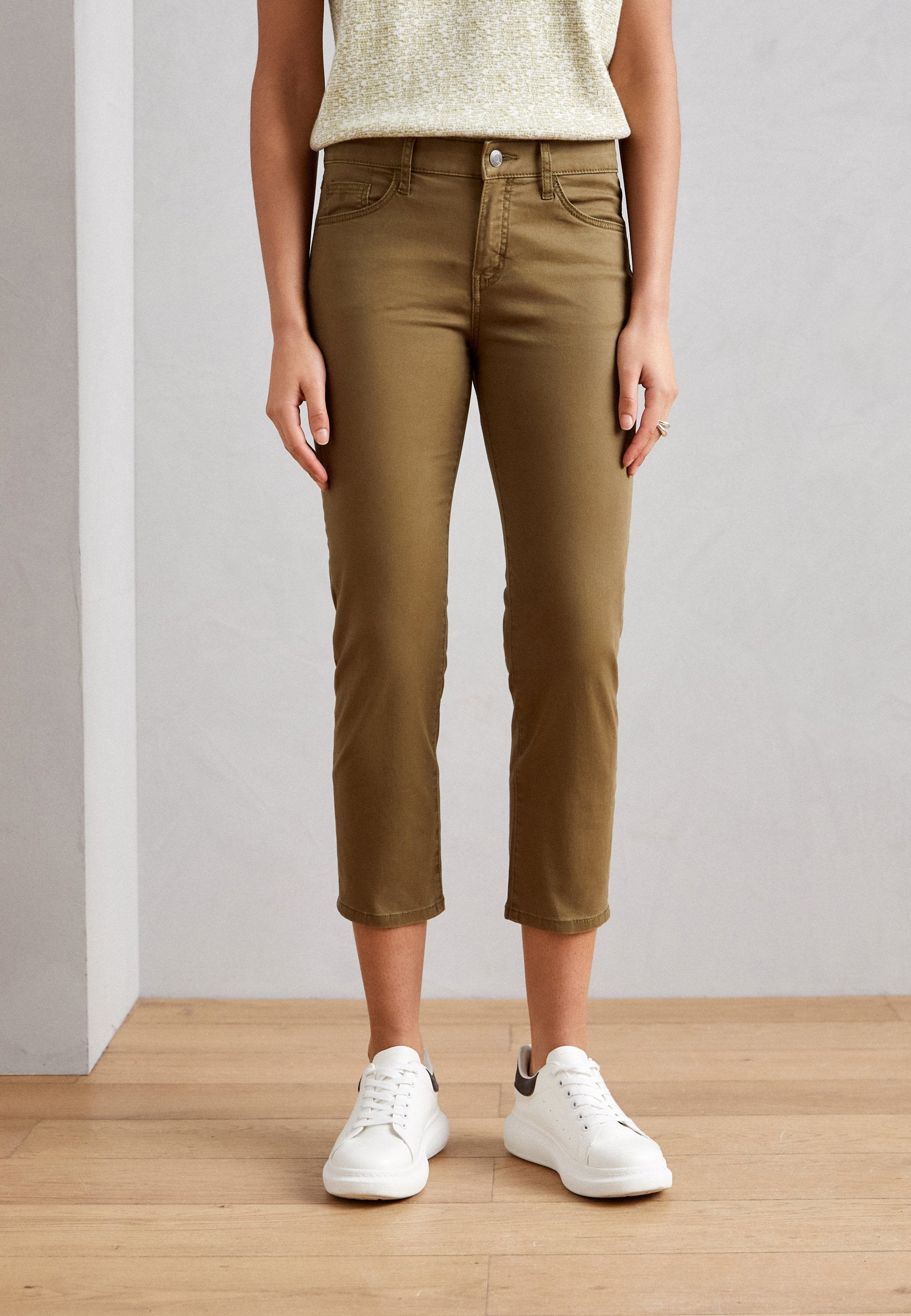 5 POCKET CAPRI Media 3