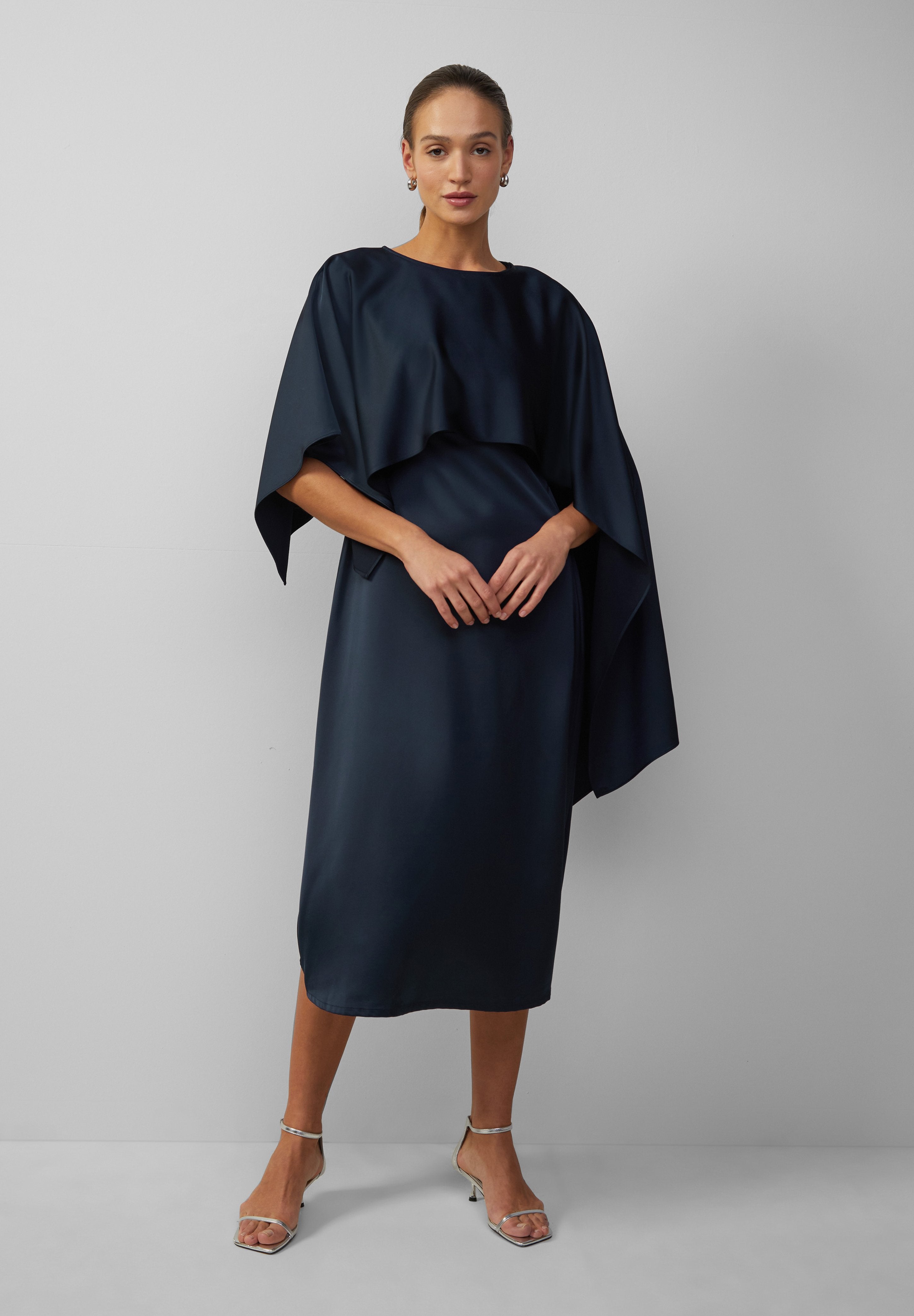 s.Oliver BLACK LABEL MIT ABNEHMBAREM SCHULTERTEIL