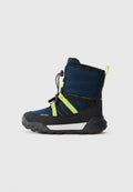 Marineblaue, wasserdichte Stiefel mit schwarzem, synthetischem Fußteil, strukturiertem Obermaterial, leuchtend grünen Gummizügen und einer Zuglasche; Gummisohle für besseren Halt.