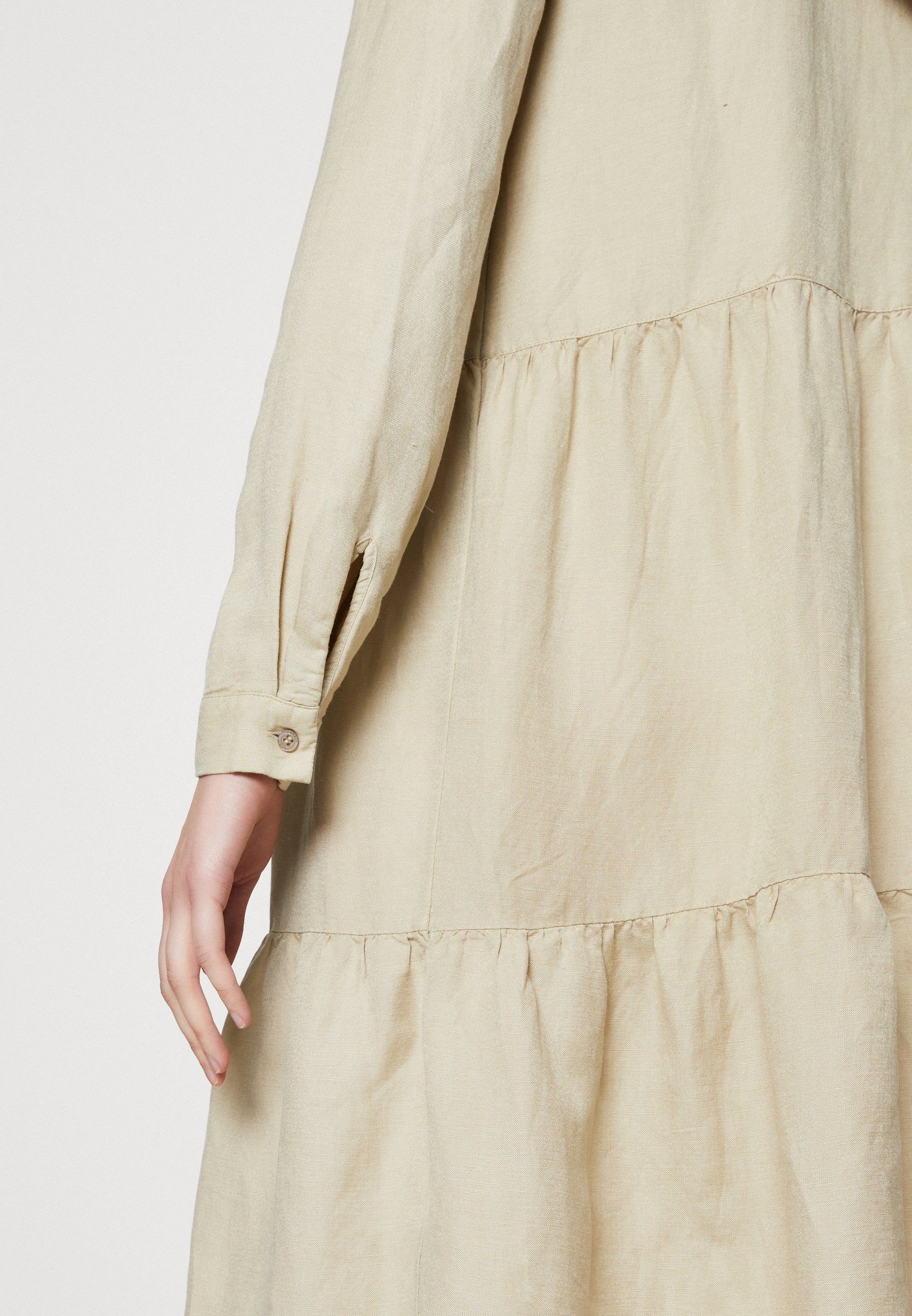 DRESS Media 6