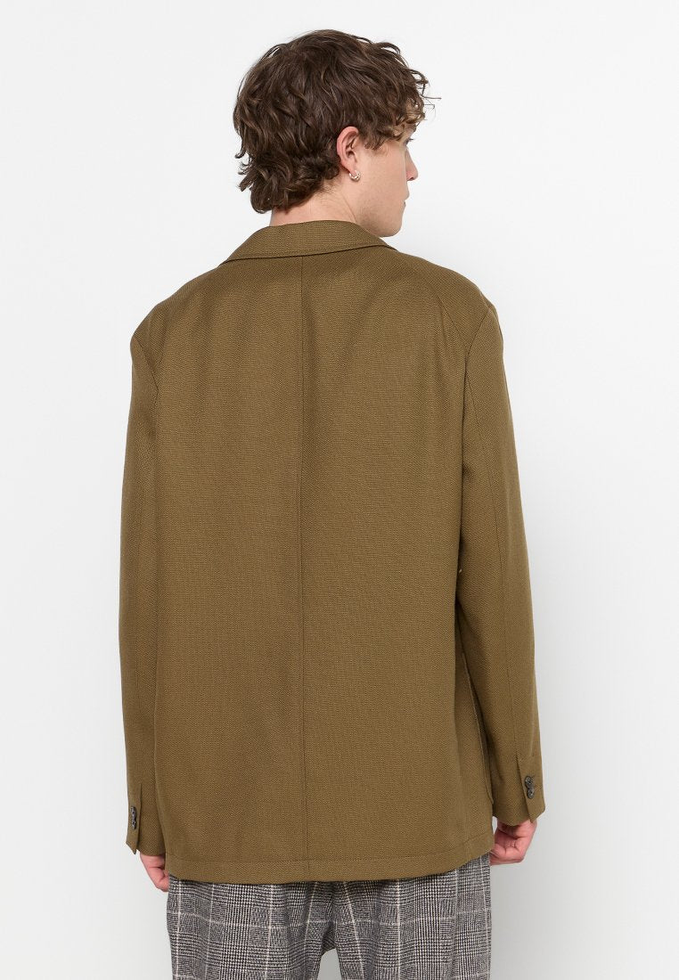 CLOSED RELAXED FIT