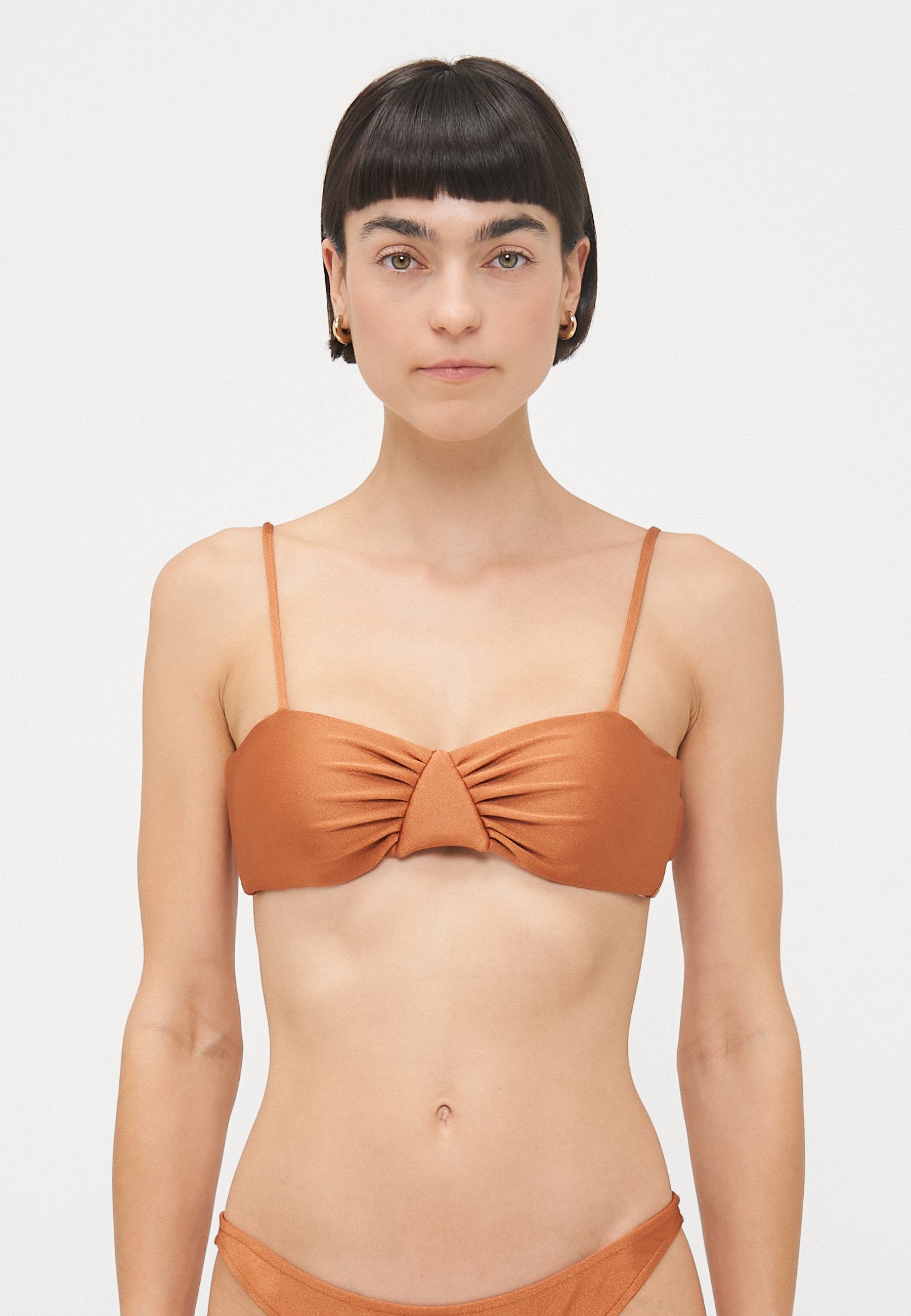 ADRIANA DEGREAS SOLID FRILLED
