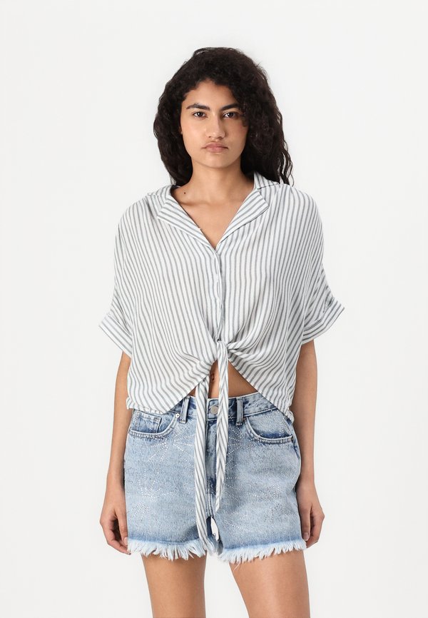 ONLY ONLPAULA - Button-down blouse - cloud dancer/balsam green