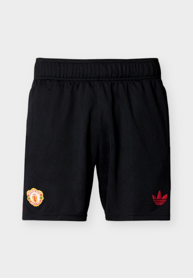 Schwarze Sportshorts mit elastischem Bund, Manchester United-Logo am linken Bein und rotem Adidas-Trefoil-Logo am rechten Bein.