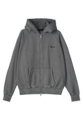 Grau zip-up Hoodie mit einer weichen Textur. Ausgestattet mit einer verstellbaren Kapuze, Kängurutaschen, ribbelten Bündchen und Saum sowie gesticktem Logo.