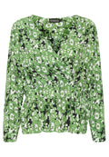 Grüne Blumenbluse mit langen Ärmeln, einem V-Ausschnitt und einer gerafften Taille. Der Stoff hat ein strukturiertes Muster mit schwarz-weißen Akzenten.