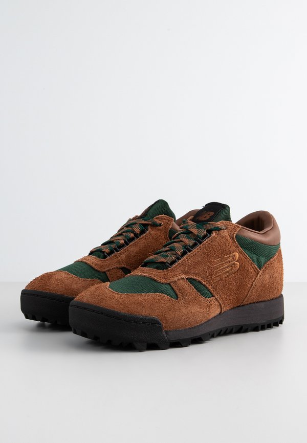New Balance UALGSV1