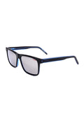 Schwarze rechteckige Sonnenbrille mit verspiegelten Gläsern, blauen Akzenten an den Bügeln und einem Logo auf einem der Schläfen. Hergestellt aus glattem Kunststoff.