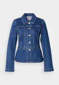 Jeansjacke mit tailliertem Schnitt, langen Ärmeln, Kragen und silbernen Knöpfen. Verfügt über eine dunkelblaue Waschung und strukturierte Nähte.