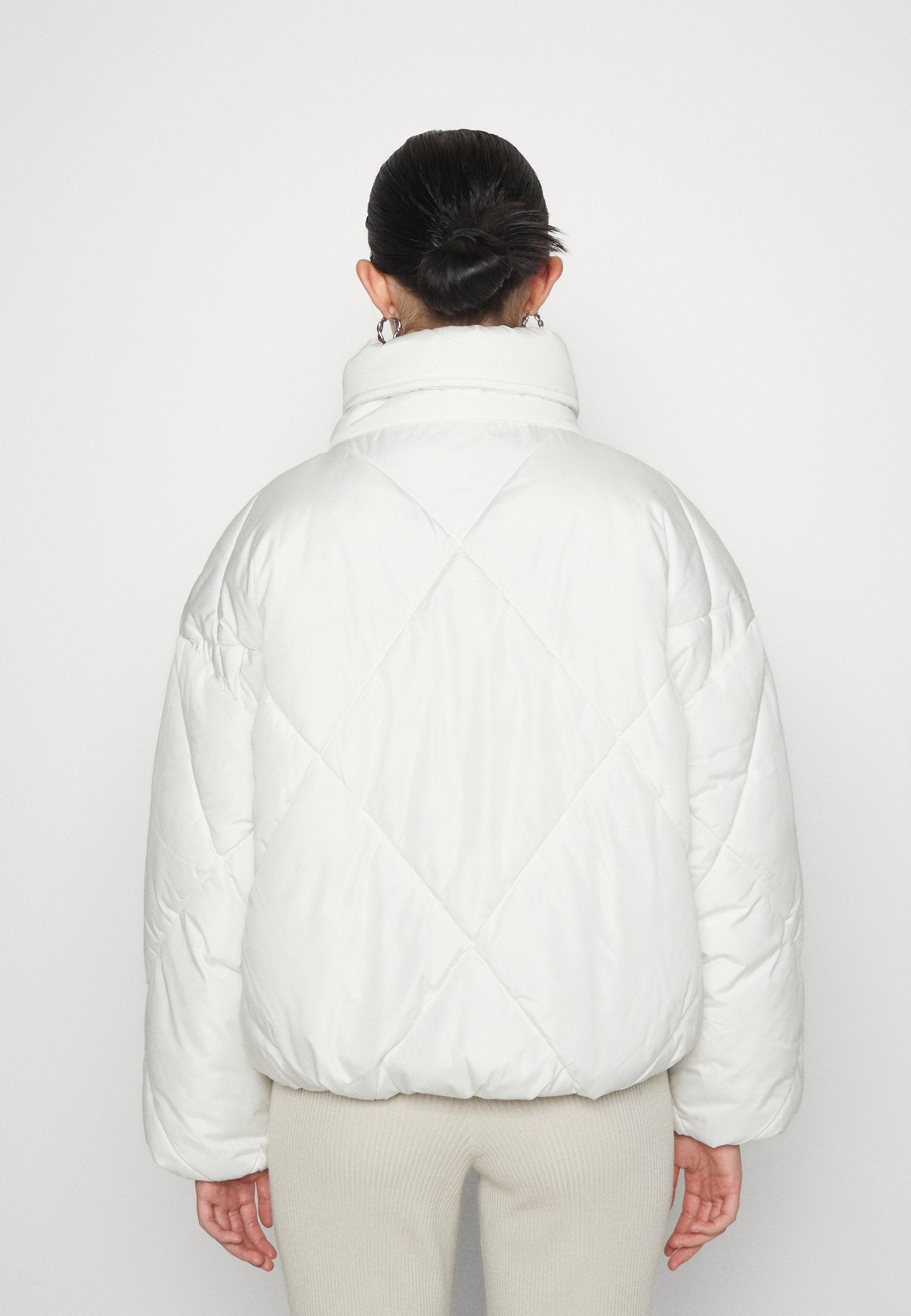ONLTAMARA SHORT QUILTED JACKET  Media 4