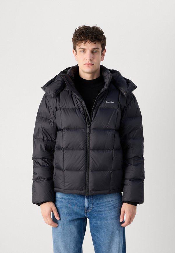 Calvin Klein DETACHABLE HOOD