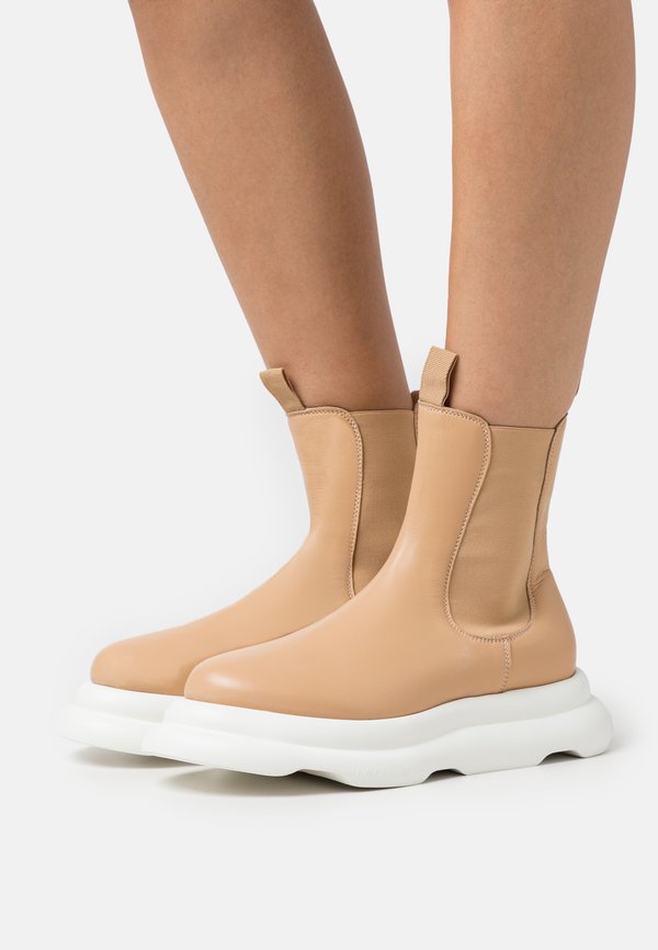 A.W.A.K.E. MODE CASUAL ARIANA BOOT