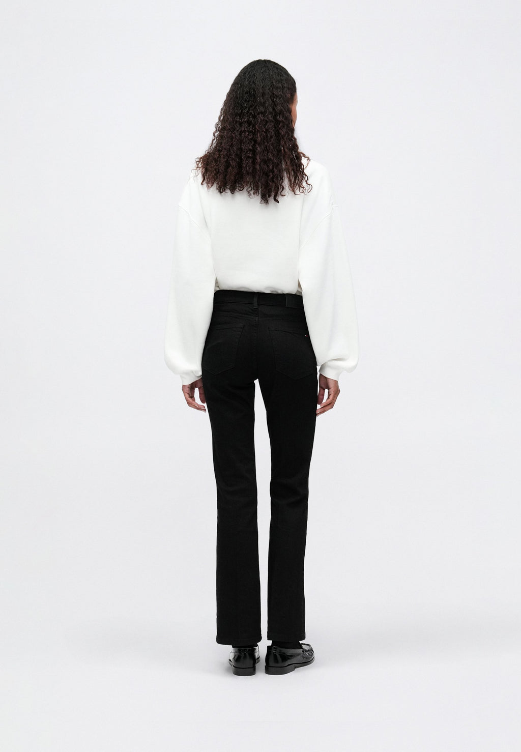 MID RISE BOOTCUT BLACK JEANS Media 4