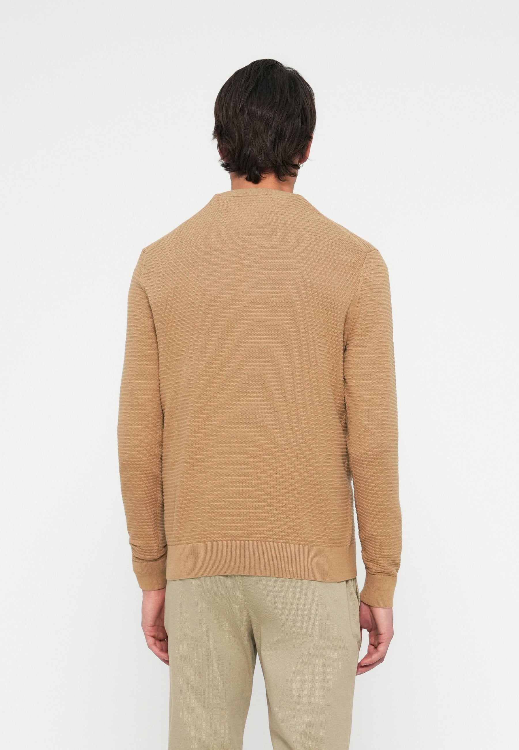 TEXTURED KNIT CREW NECK JUMPER Media 4