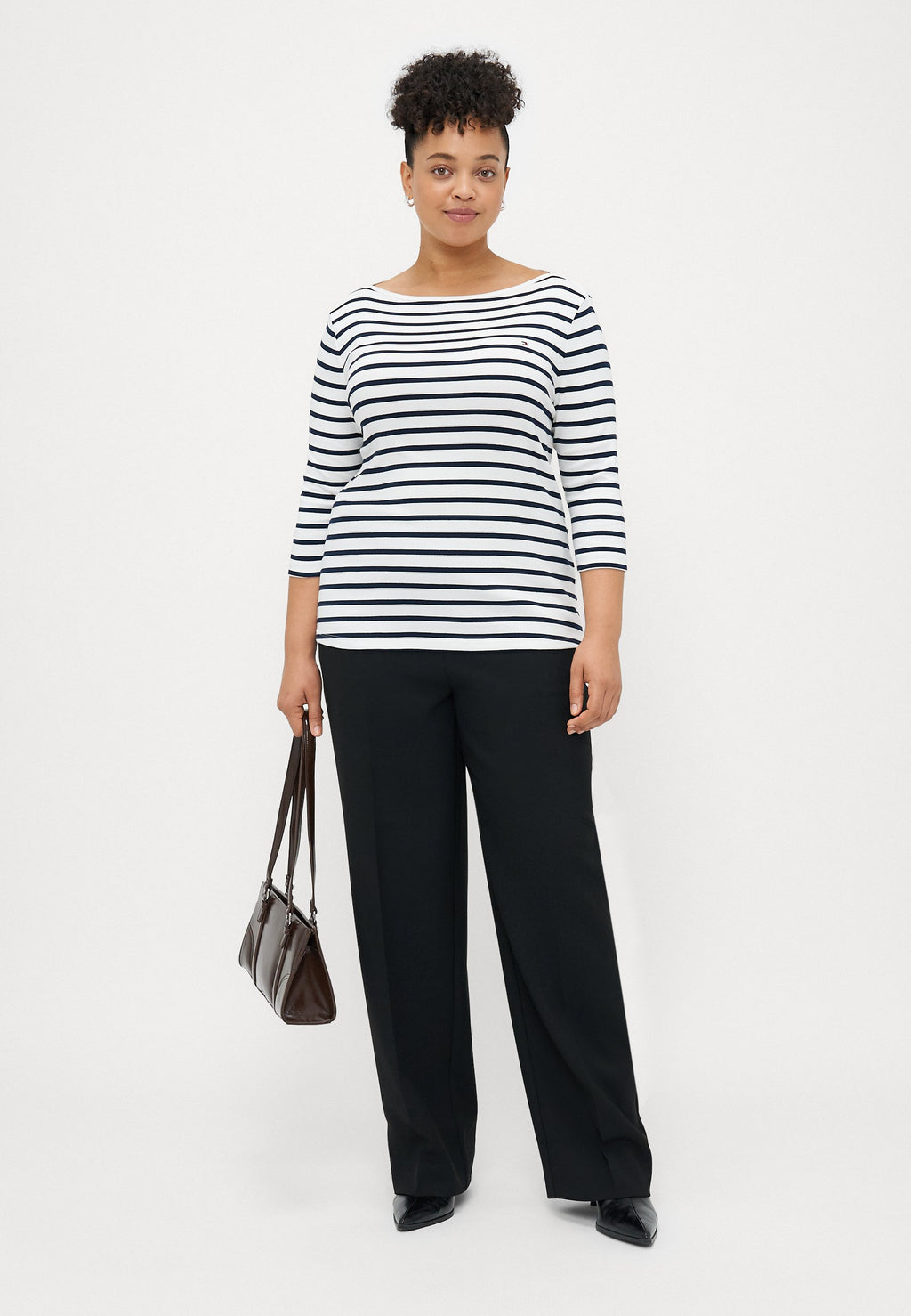 CURVE BOAT NECK THREE-QUARTER SLEEVE T-SHIRT Media 2