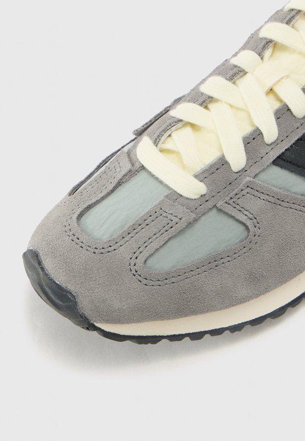 New Balance U471 UNISEX