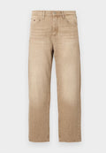 Beige Denim-Jeans mit geradem Bein. Mit einem vorderen Knopfverschluss und einem kleinen Logo auf der linken Tasche. Leicht beschädigte Optik.