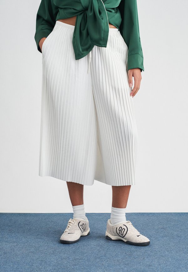 Nike Sportswear PLEATED CULOTTE - Trousers - sail
