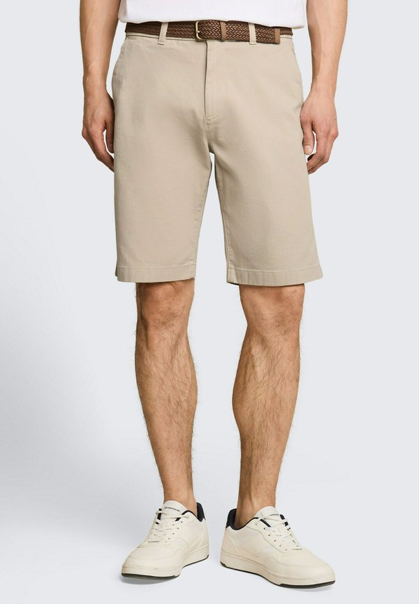 TOM TAILOR TOM TAILOR HOSEN & CHINO REGULAR CHINO SHORTS MIT GÜRTEL - Shorts - cashew beige