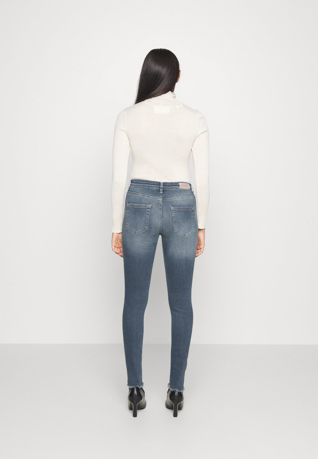 ONLBLUSH MID RAW Media 4