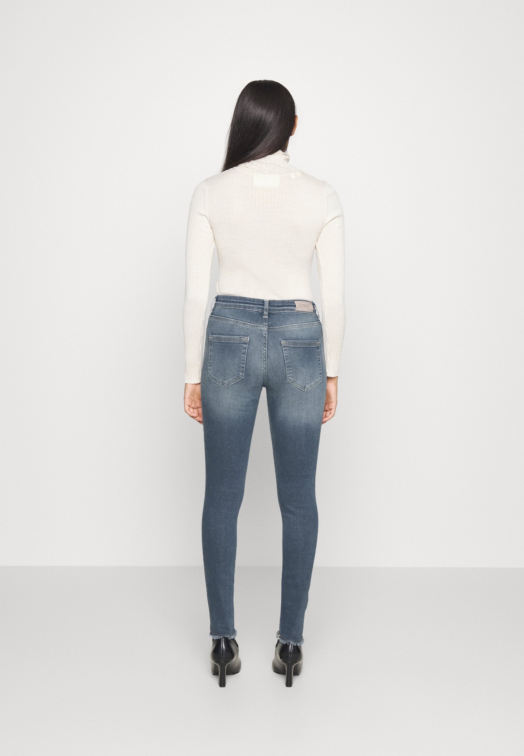 ONLBLUSH MID RAW Media 4