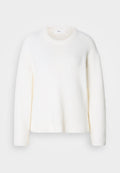 Weißer, weich strukturierter Pullover mit Rundhalsausschnitt, farblich abgesetzten Schultern sowie gerippten Bündchen und Saum. Schlichtes, unverziertes Design.