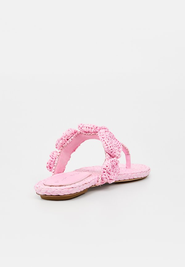 Stuart Weitzman MAGNOLIA
