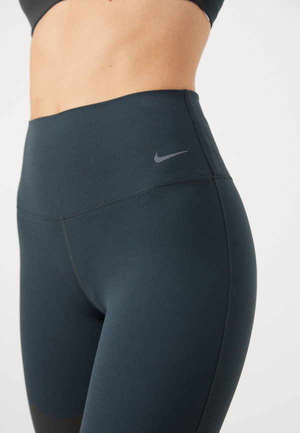 Nike Performance ZENVY FLARE
