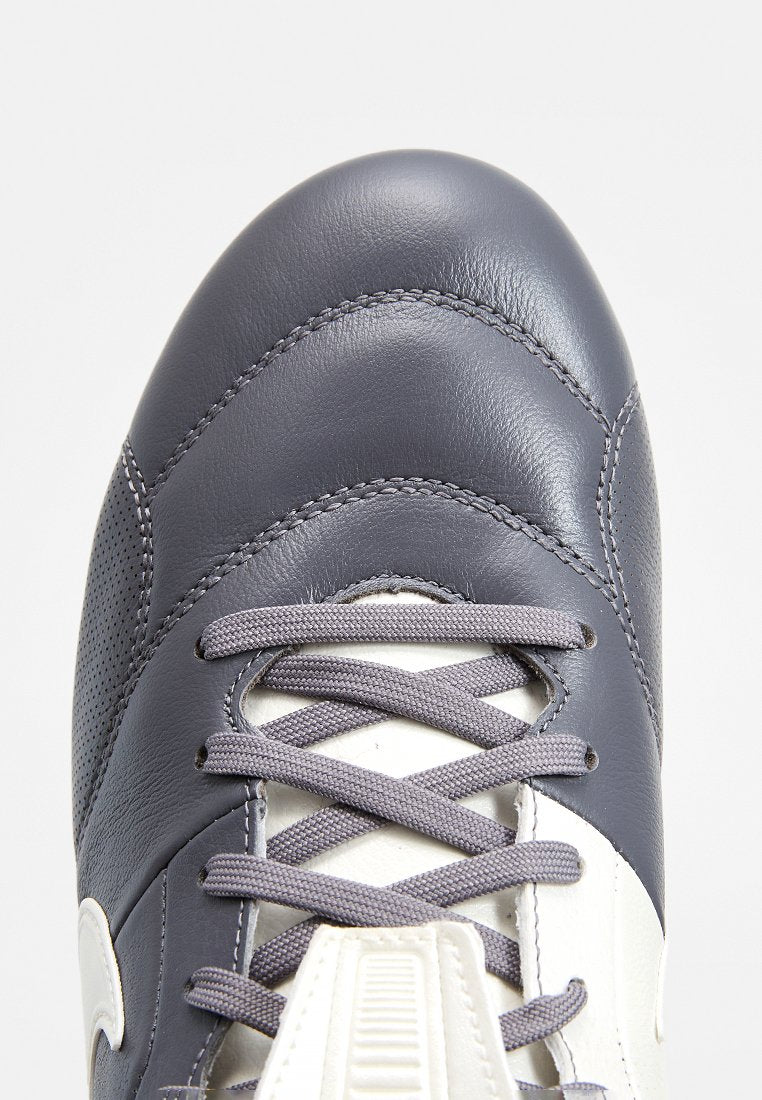 Nike Performance PREMIER III