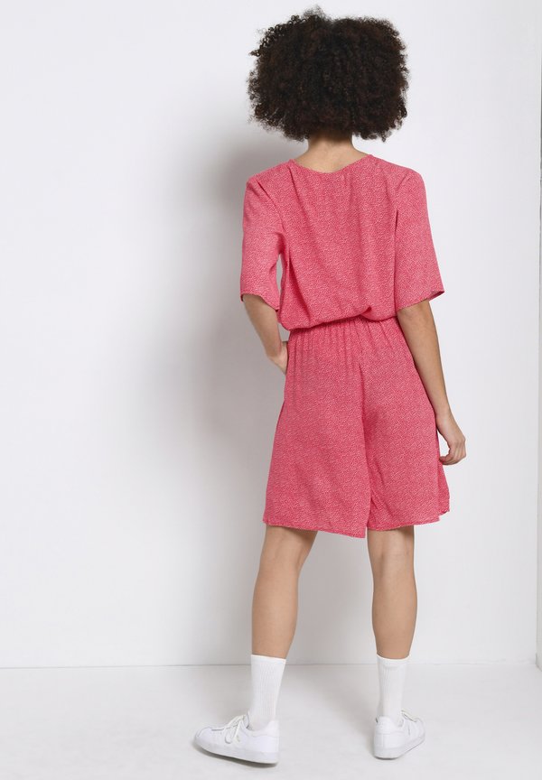 My Essential Wardrobe ALEXAMW