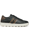 Schwarze Leder-Sneaker mit texturierten braunen Akzenten, weißer Gummisohle und goldenen Details. Verfügt über eine Schnürung und ein kontrastierendes Streifendesign.