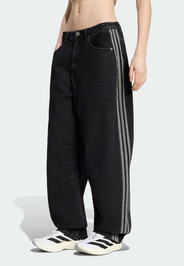 adidas Originals BARREL PNT D - Relaxed fit jeans - true black denim