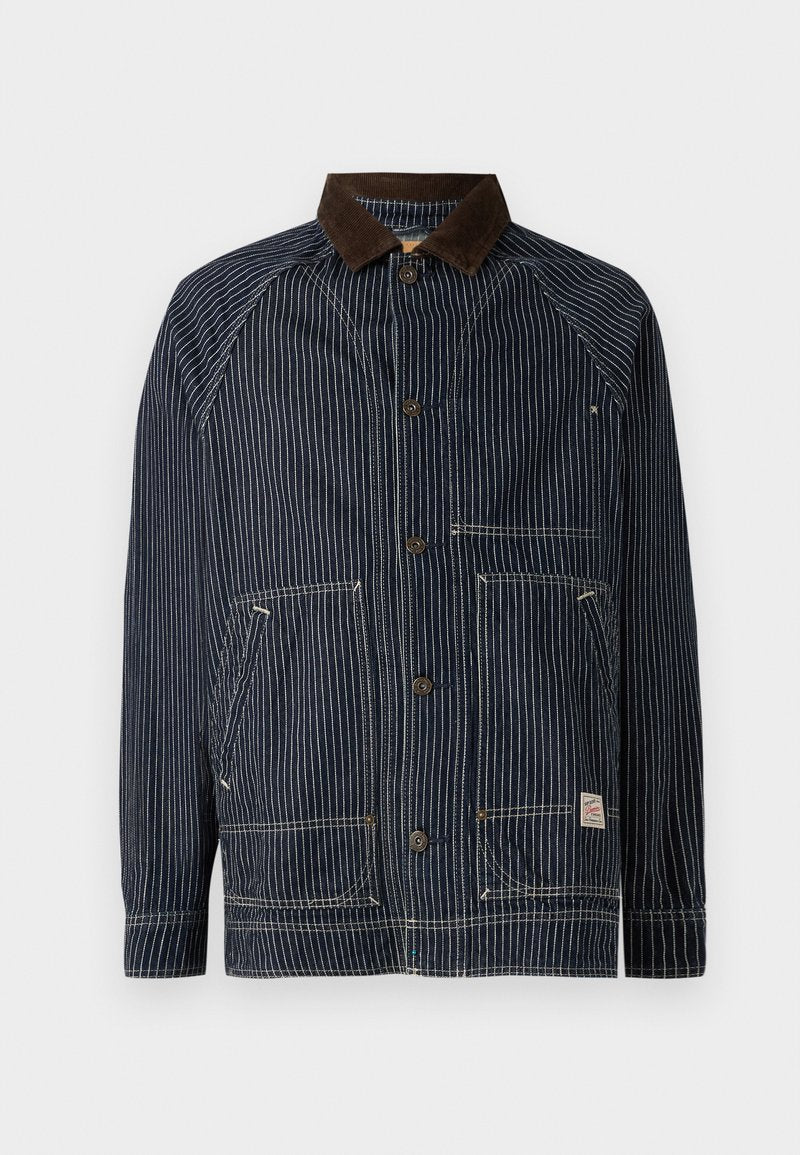 Marineblau gestreifte Arbeitsjacke mit einem braunen Cordkragen, ausgestattet mit zwei vorderen Taschen und Knopfverschlüssen, gefertigt aus strapazierfähigem Stoff.