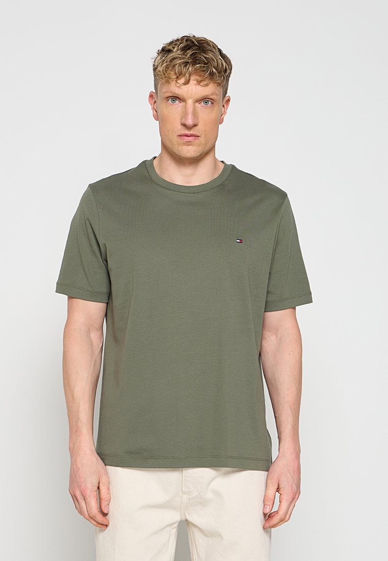 REGULAR FIT Media 1