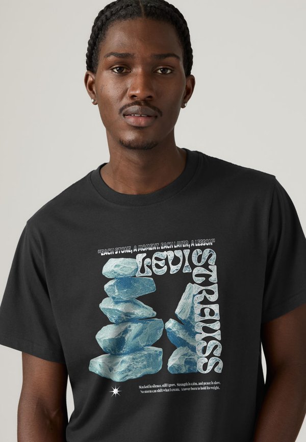 Levi's® RELAXED FIT TEE