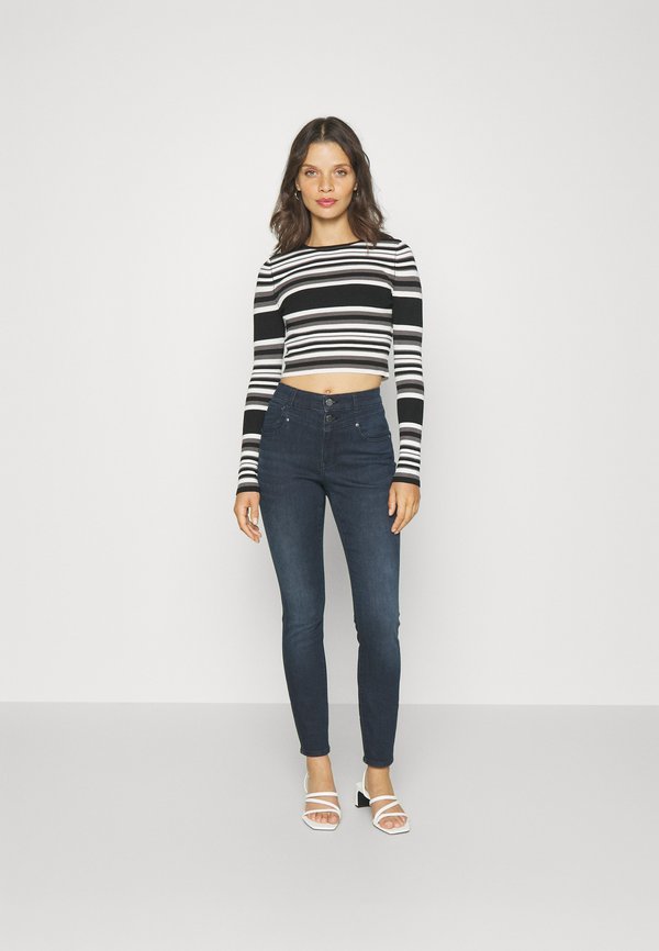 ONLY Petite ONLMEDDI CROP O NECK