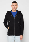 Schwarze Zip-Hoodie aus strukturiertem Material, mit Fronttaschen, verstellbaren Kordeln und einem dezenten Logo auf der linken Brust.