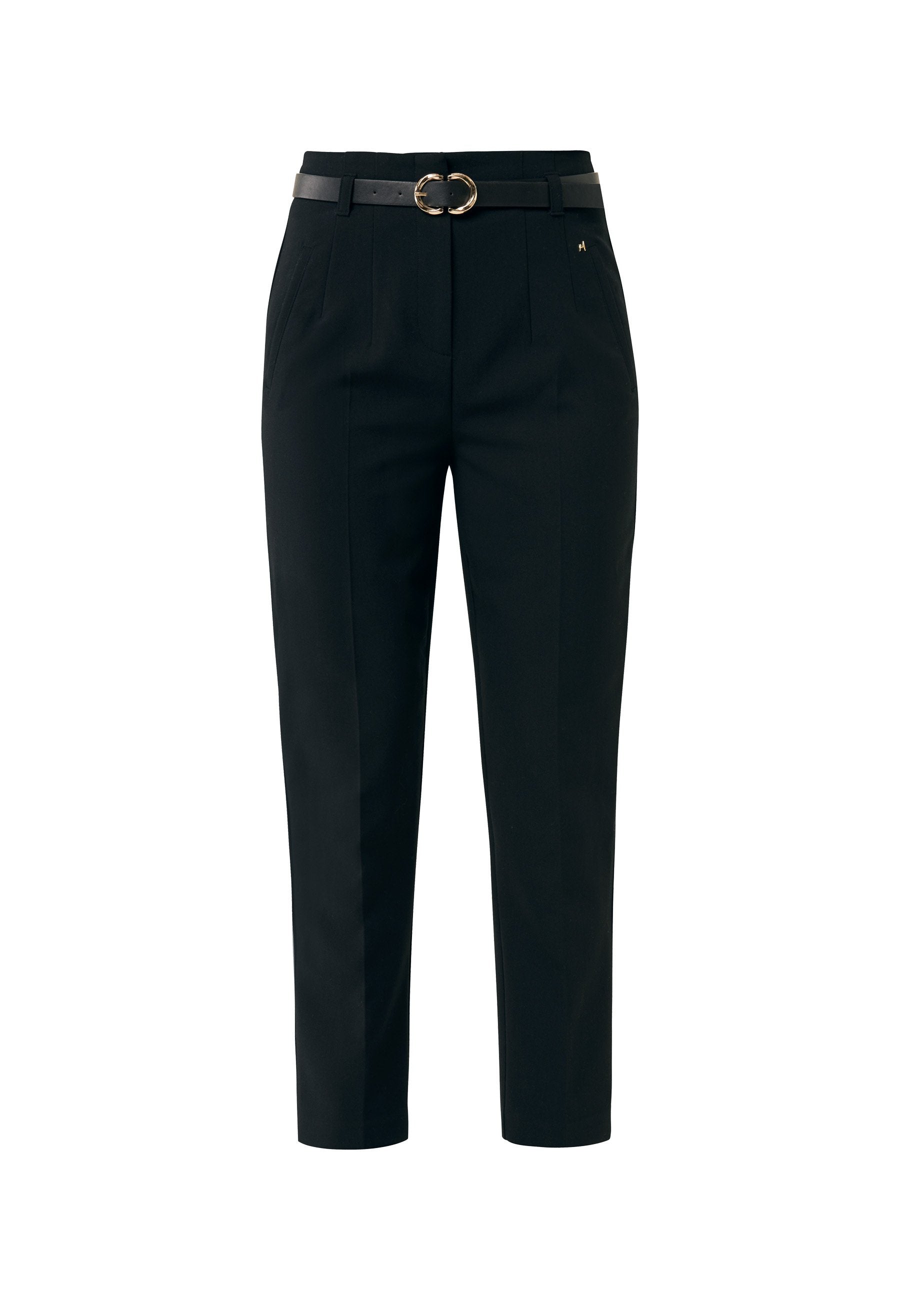 Schwarze maßgeschneiderte Hose mit einem Taillenbund mit einem Gürtel und goldener runder Schnalle, gefalteter Vorderseite und schmal zulaufendem Saum am Knöchel.