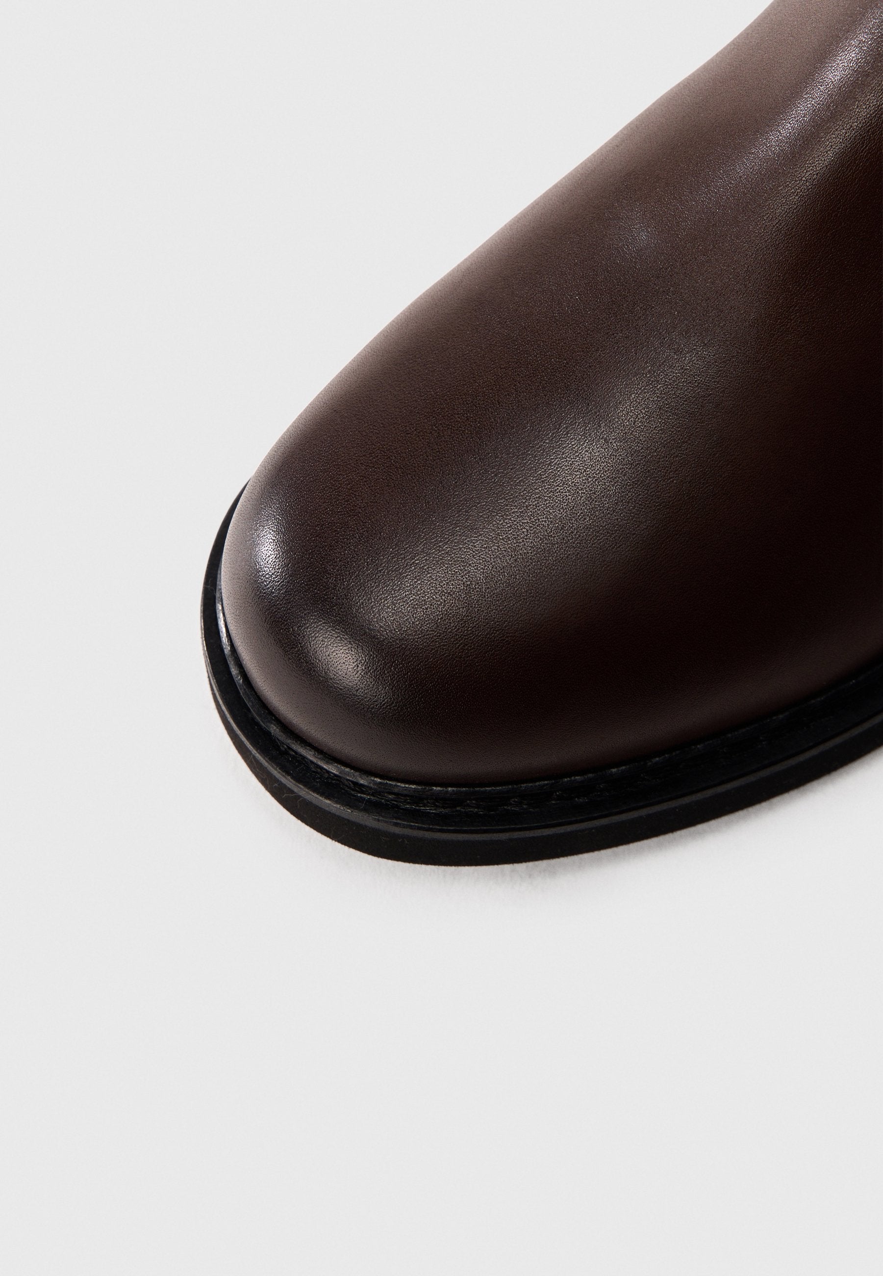LIGHTWEIGHT LEATHER CHELSEA BOOTS Media 5