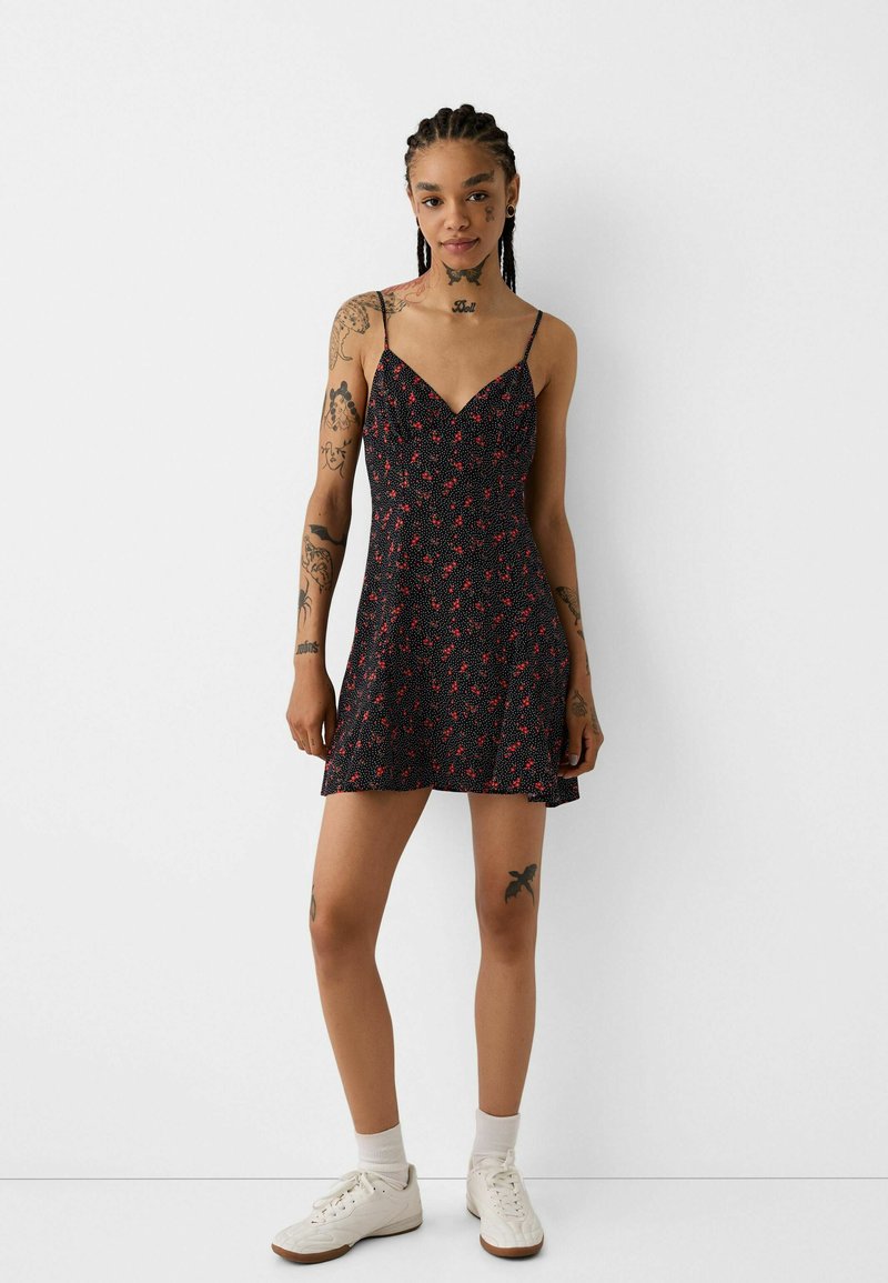 RUFFLED STRAPPY Media 1