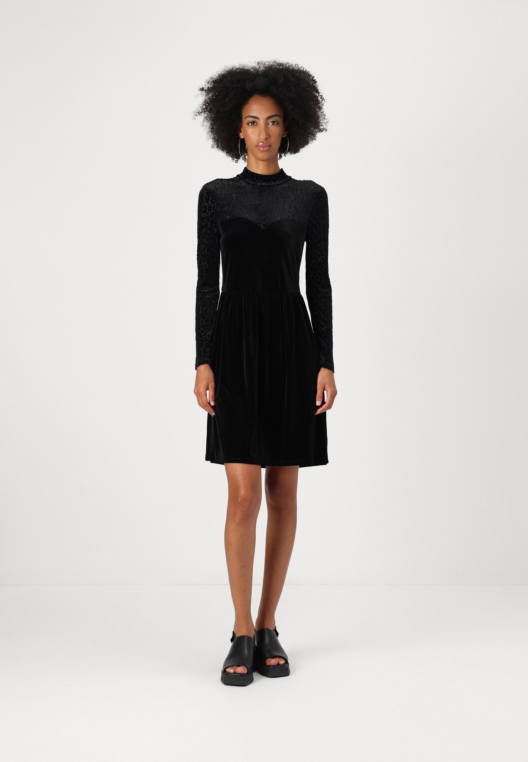 ONLELIANA HIGH NECK DRESS  Media 3