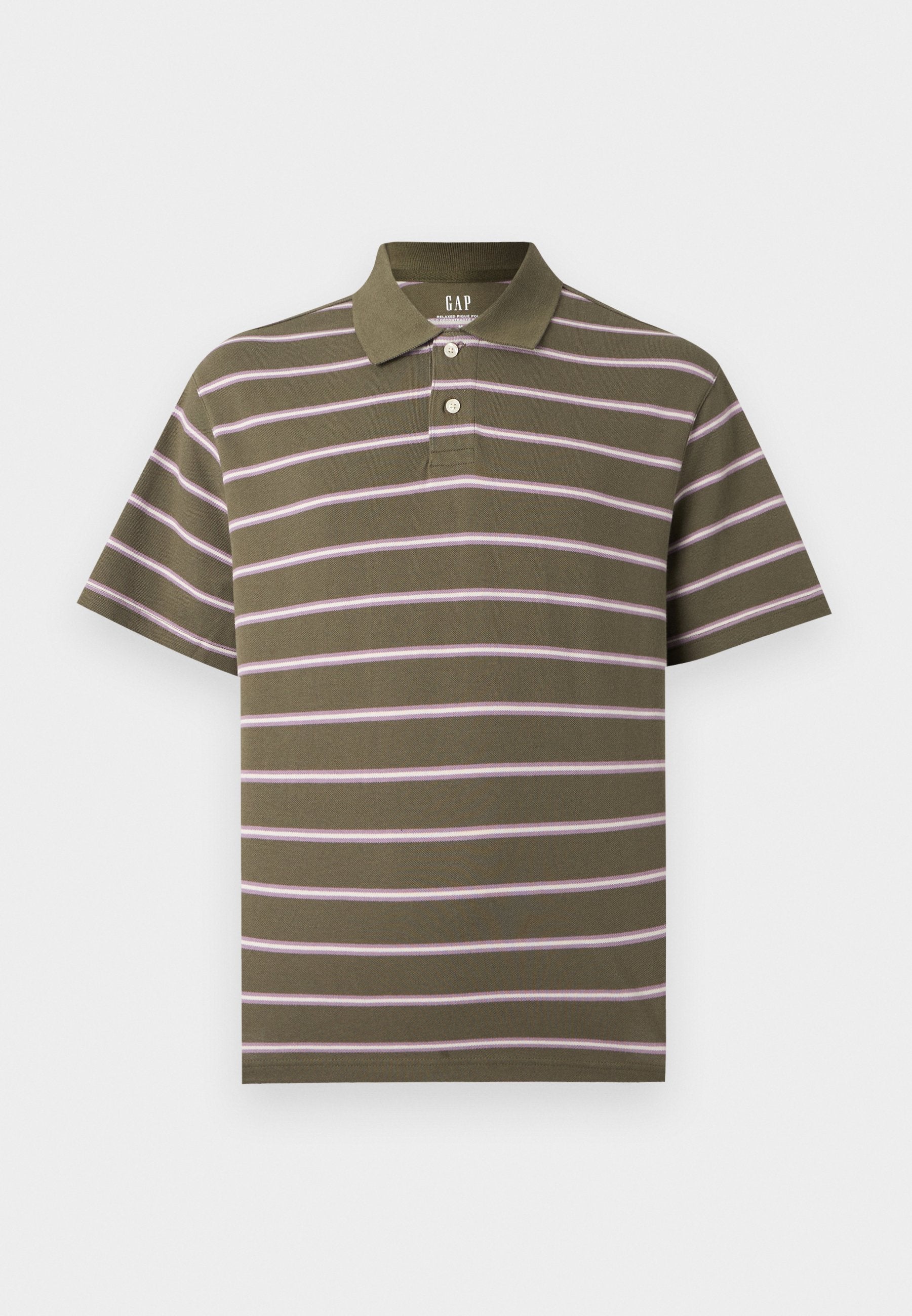 Olivgrünes Poloshirt mit kurzen Ärmeln, hellrosa und weißen horizontalen Streifen sowie zwei weißen Knöpfen am Kragen.